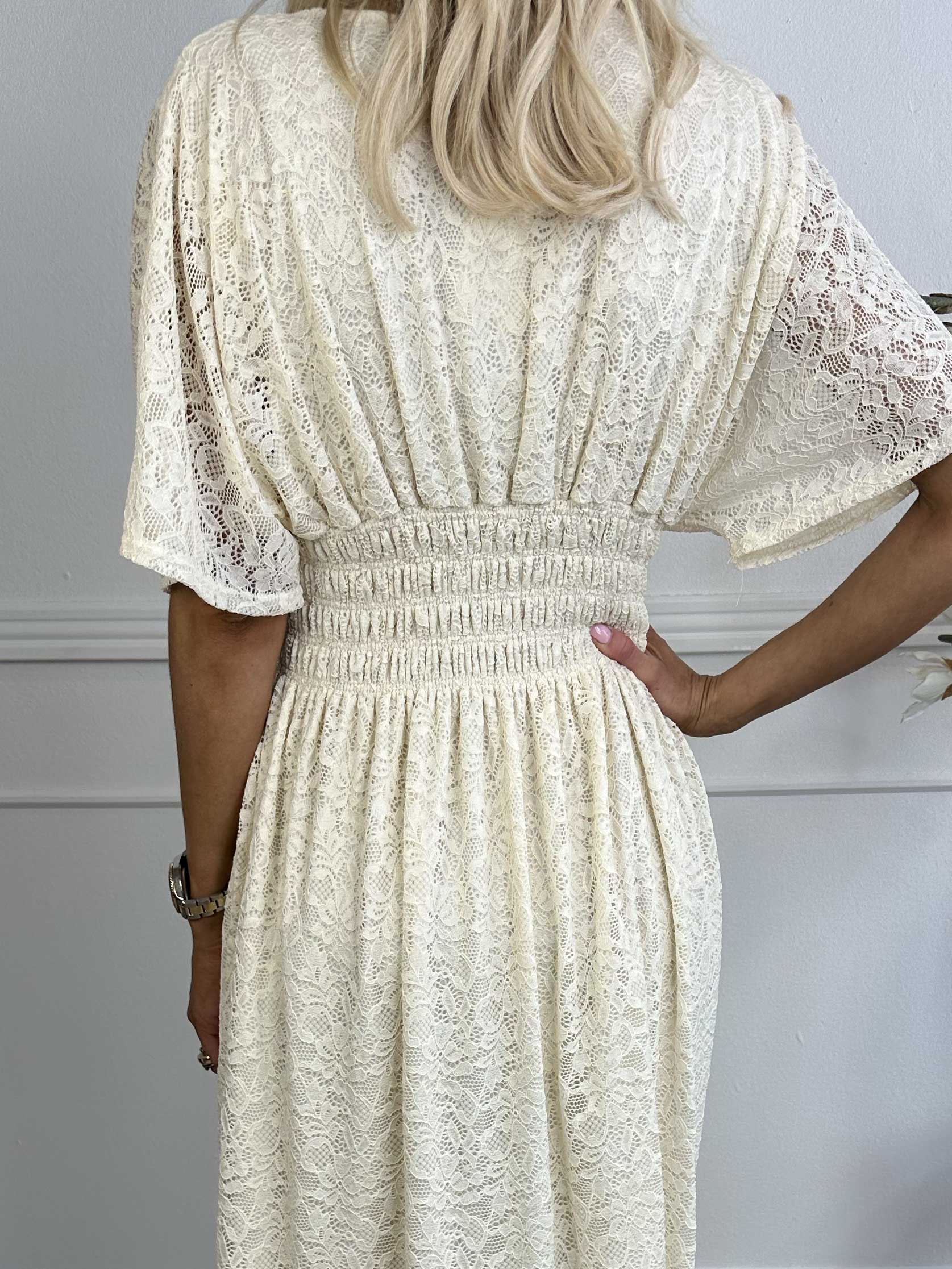 Pams Lace - Lang kjole i blonde med smock under brystet